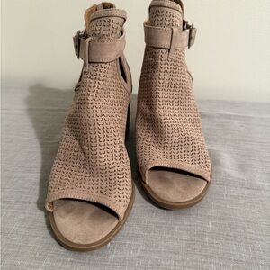 Universal Thread Taupe Peep-Toe Heels